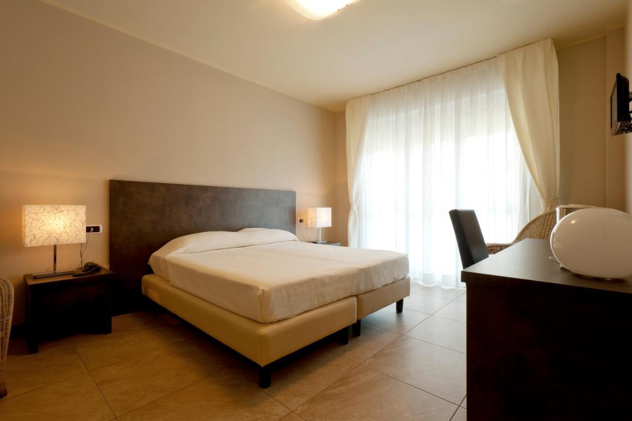 Hotel Kent Milano Marittima Exterior foto